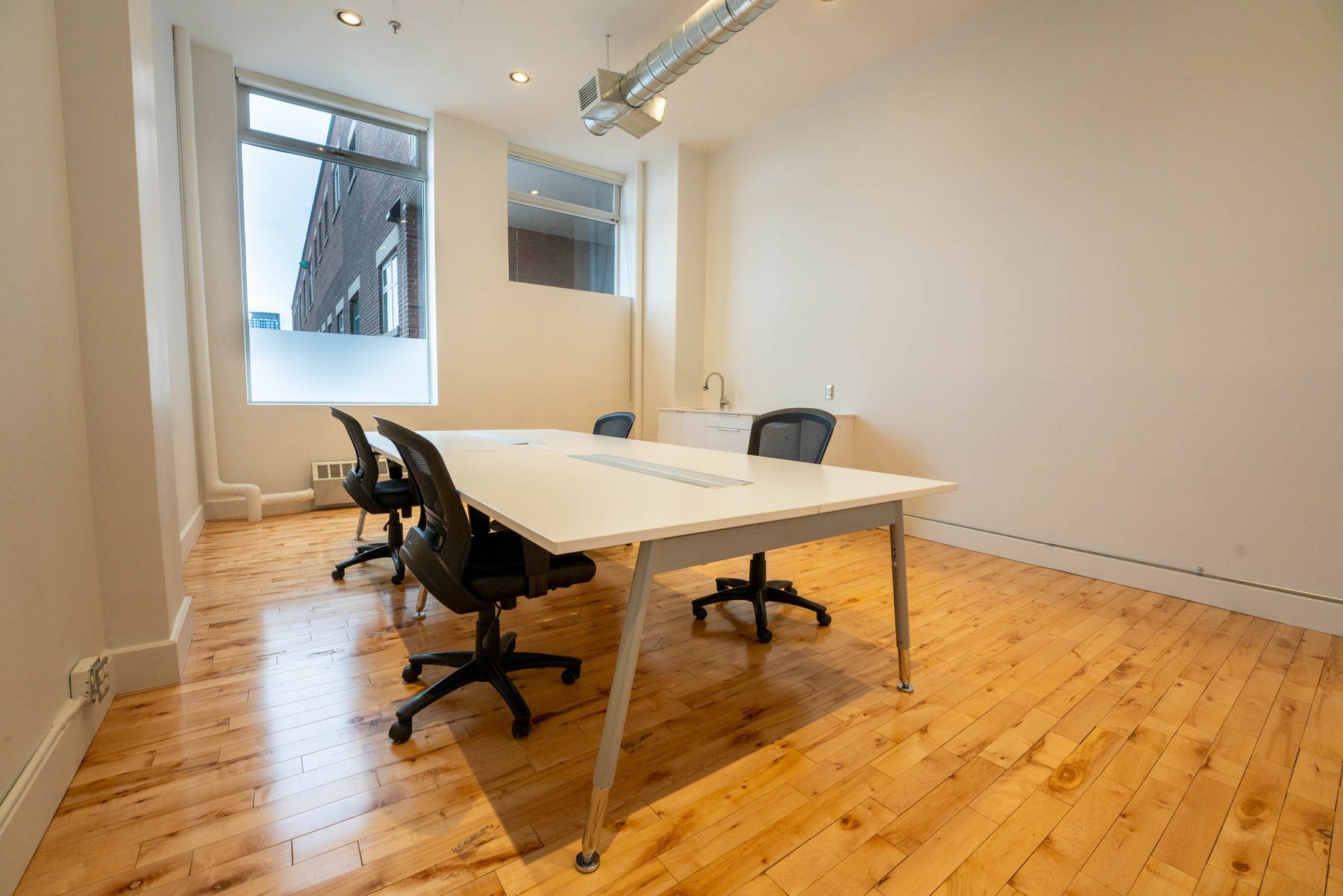 Unit 211B interior, photo 4