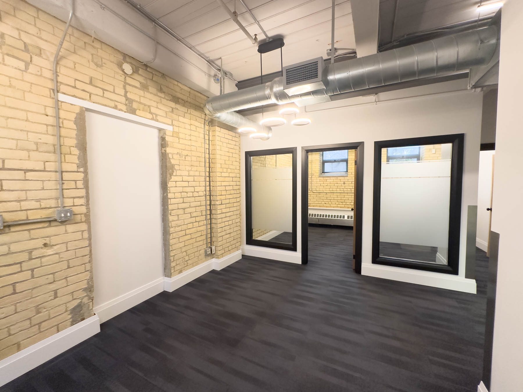 Unit 2A interior, photo 2