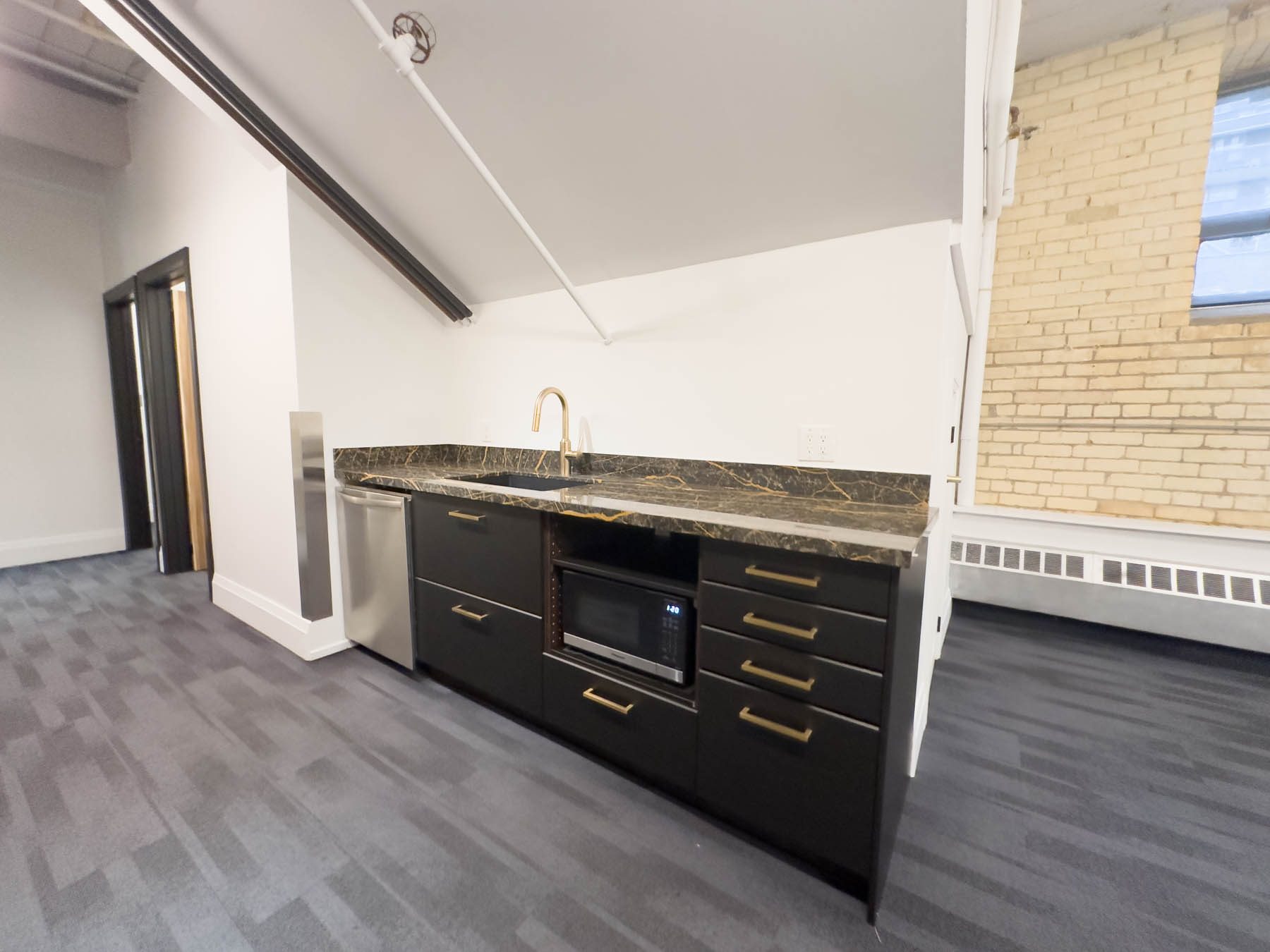 Unit 2A interior, photo 6