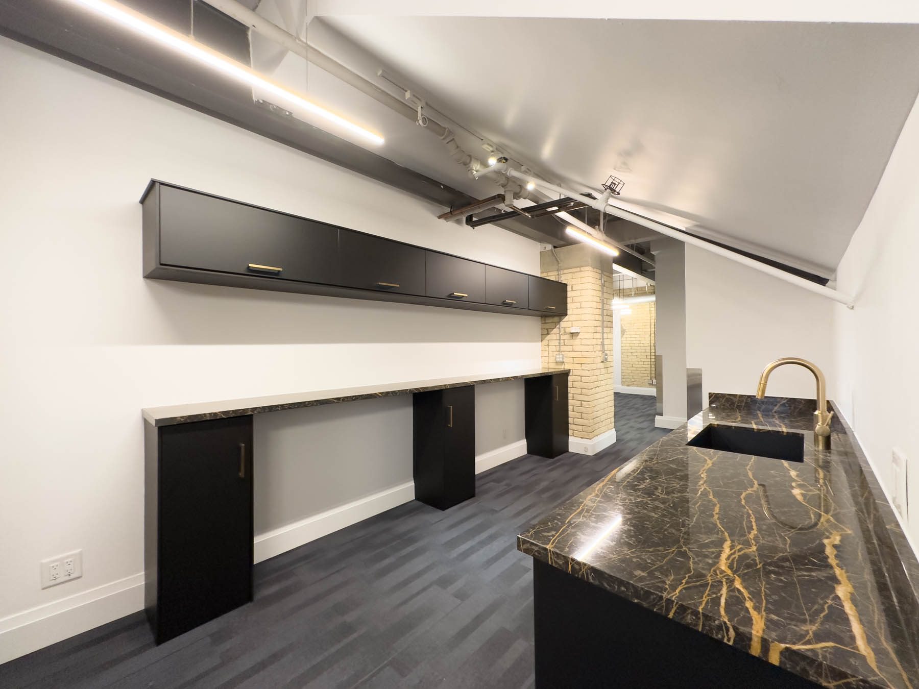 Unit 2A interior, photo 7