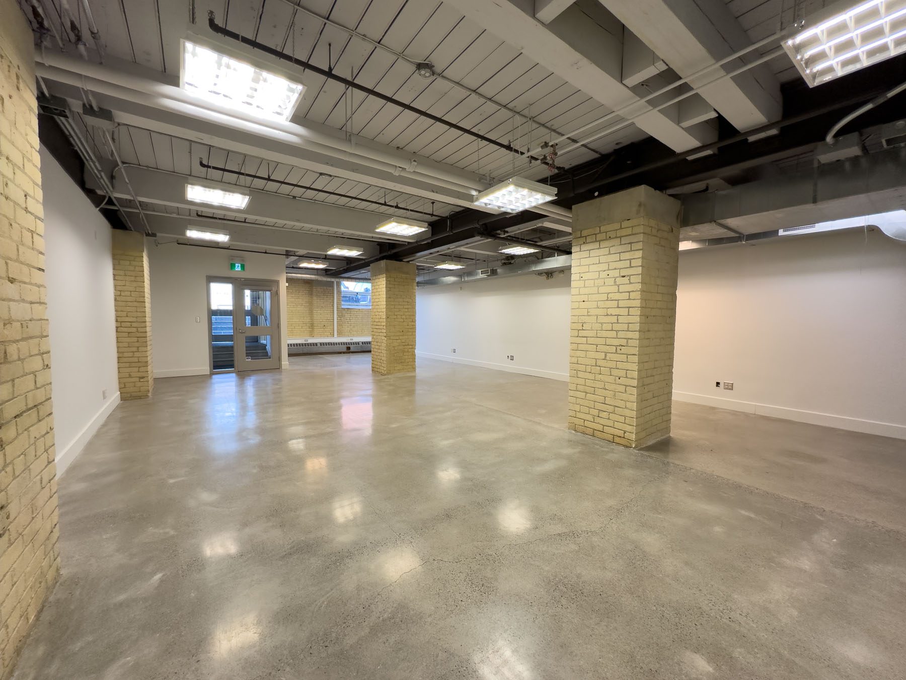 Unit 8A interior, photo 2