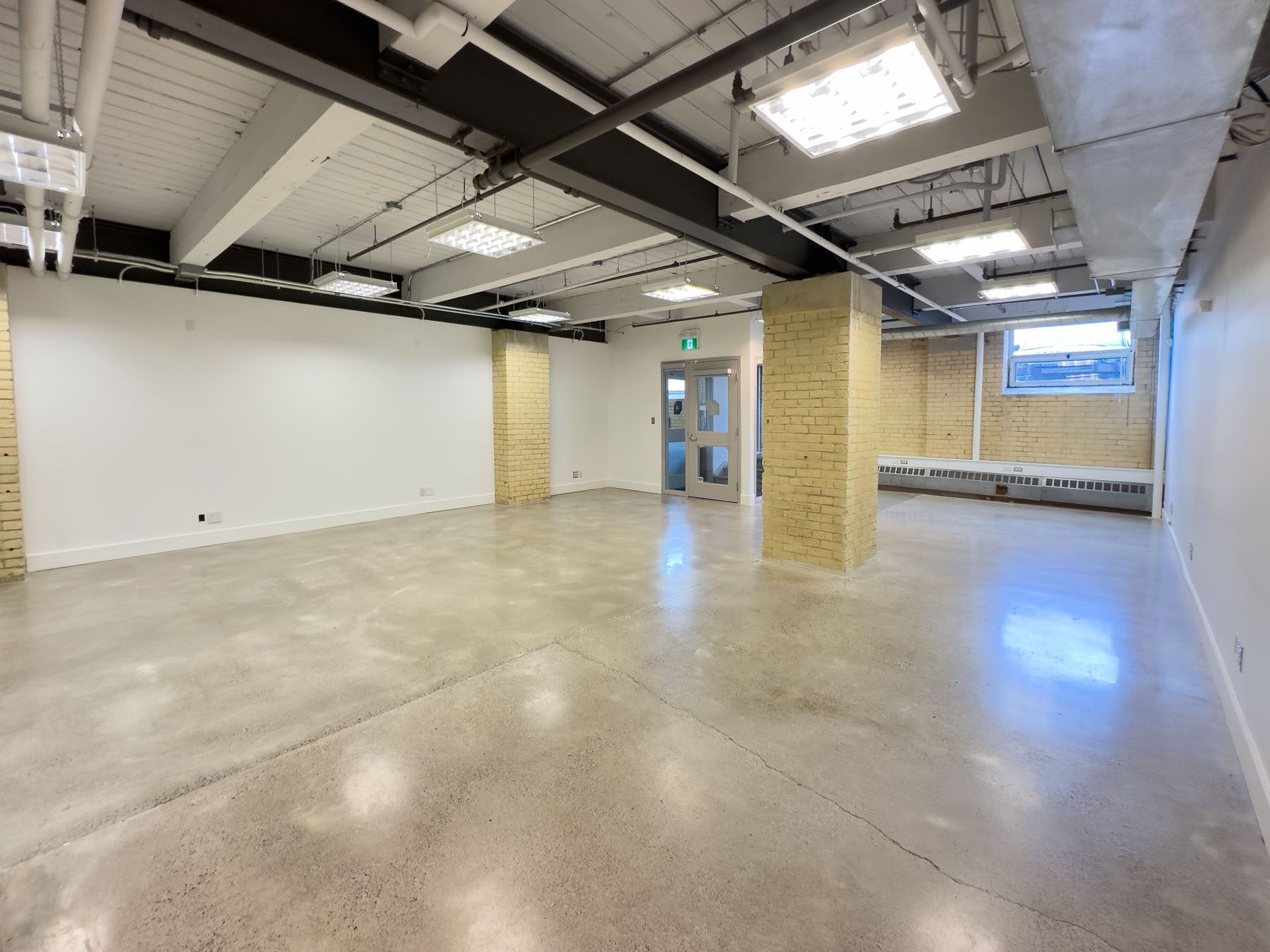 Unit 8A interior, photo 3