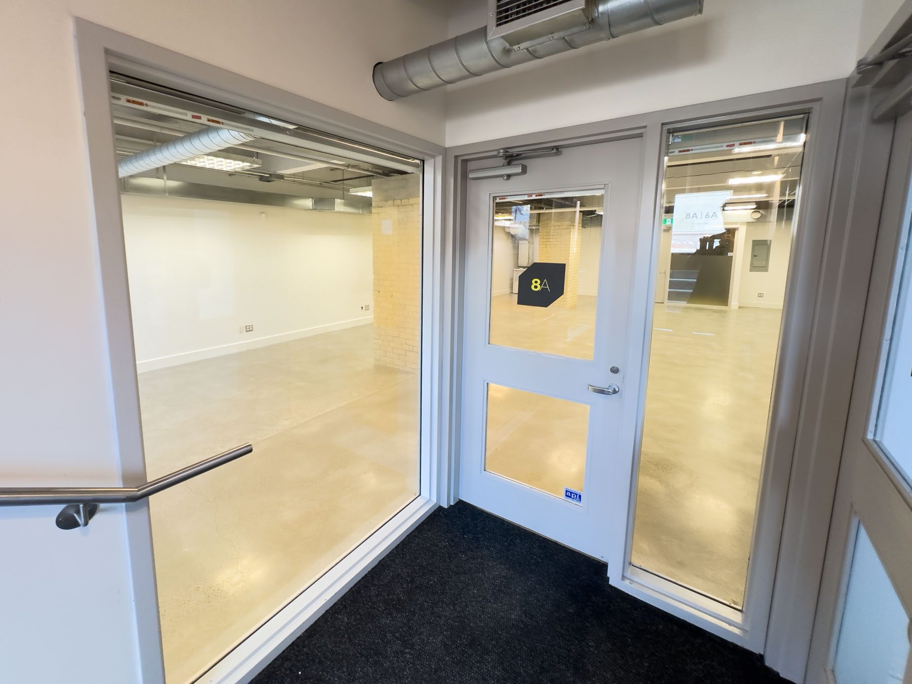 Unit 8A interior, photo 4
