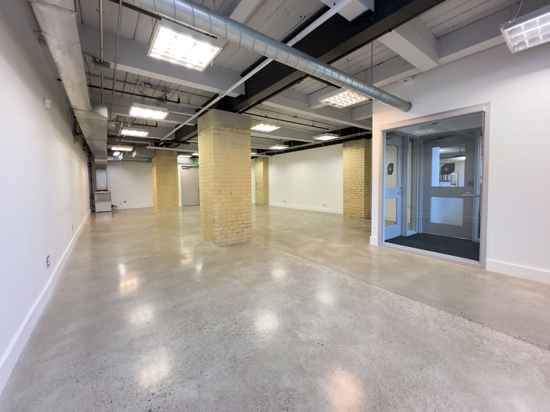 Unit 8A interior, photo 5
